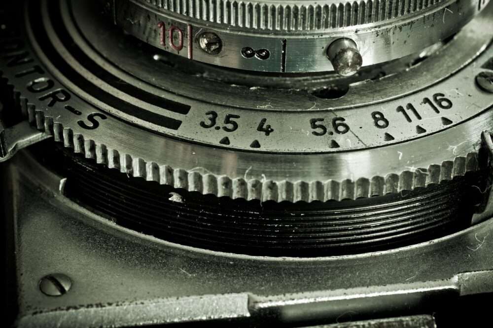 レンズのカビは移る?曇り・ズーム抜けの見分け方と修繕費のリアル