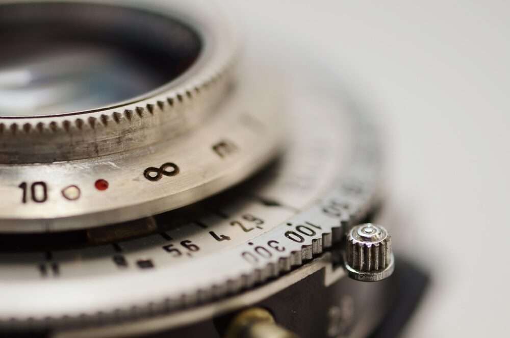 レンズのカビは移る?曇り・ズーム抜けの見分け方と修繕費のリアル